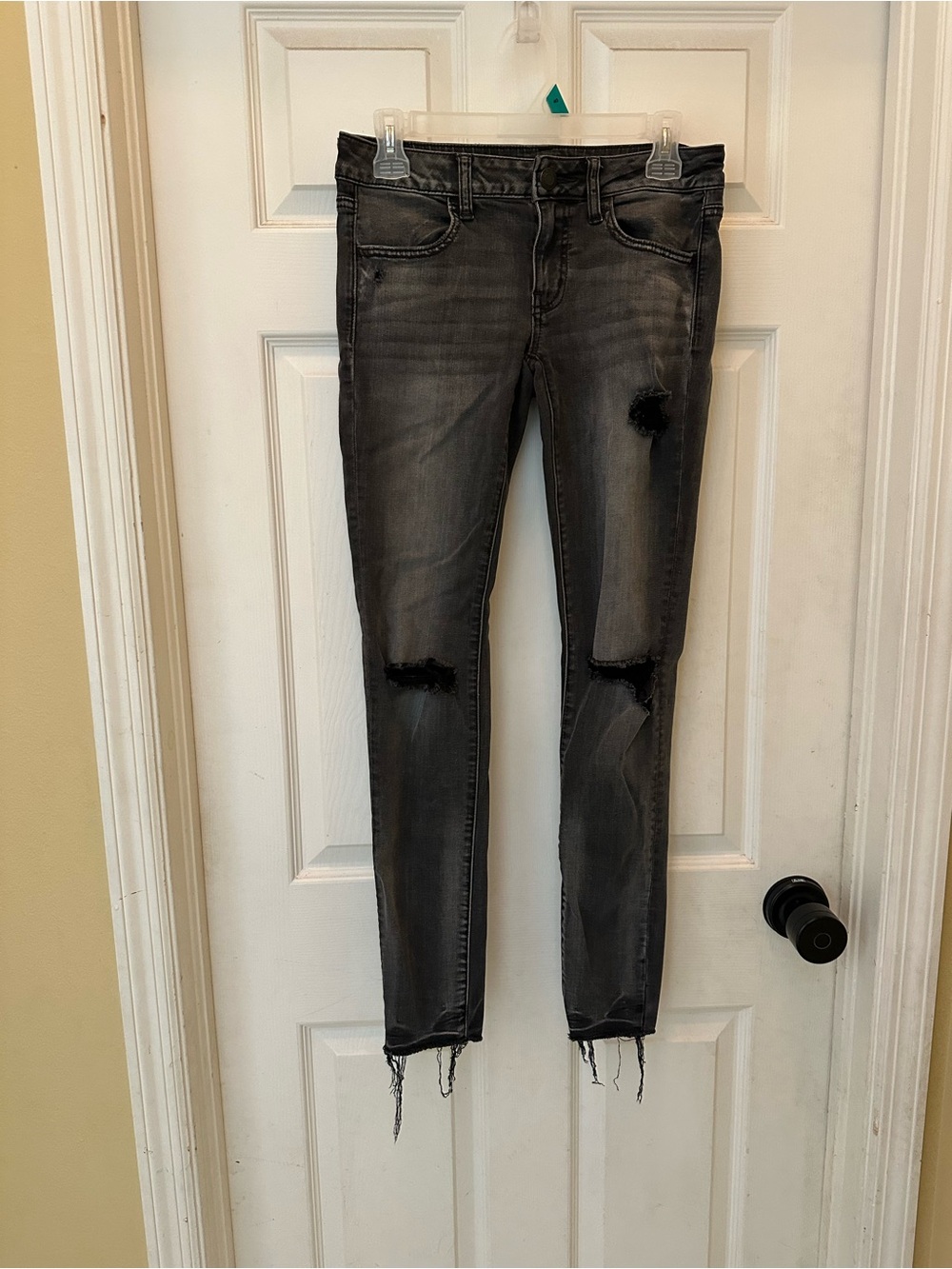 Women's Distressed Gray Skinny Jeans - Washed Black/Gray